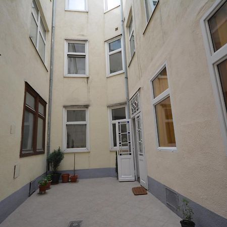 Vienna Holiday Apartments Экстерьер фото